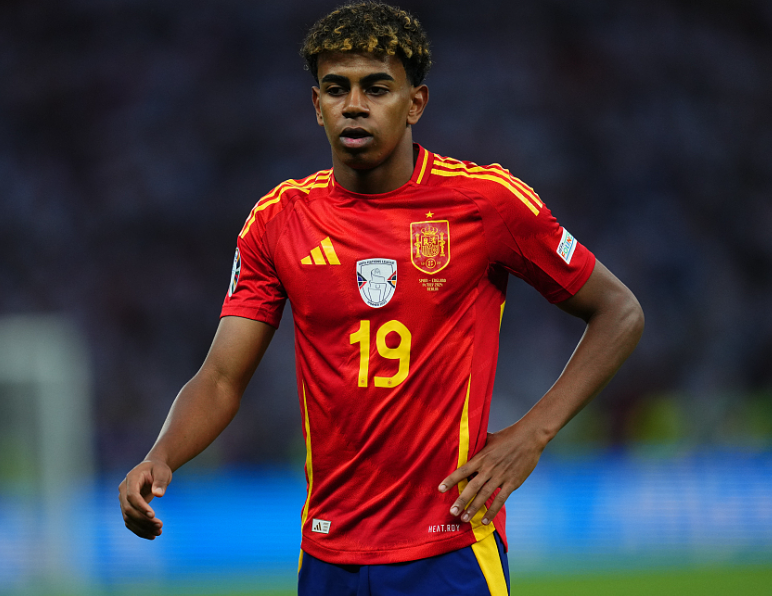 18岁亚马尔：<a href='/news/tag/258.html' style='color: blue;'>巴萨</a>新星闪耀赛场，进化之路潜力无限