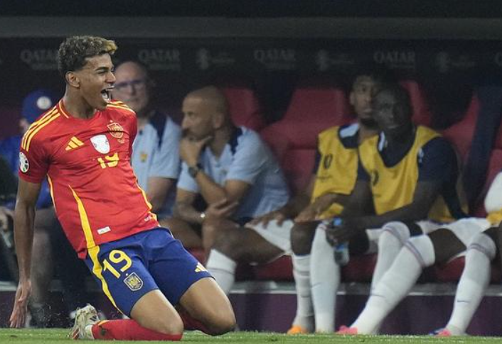 欧冠1/8决赛首回合：纽卡主场力克强敌，霍尔闪耀全场成关键先